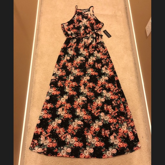 Beautiful floral maxi dress! Size: XL 😍❤️ - Picture 2 of 7
